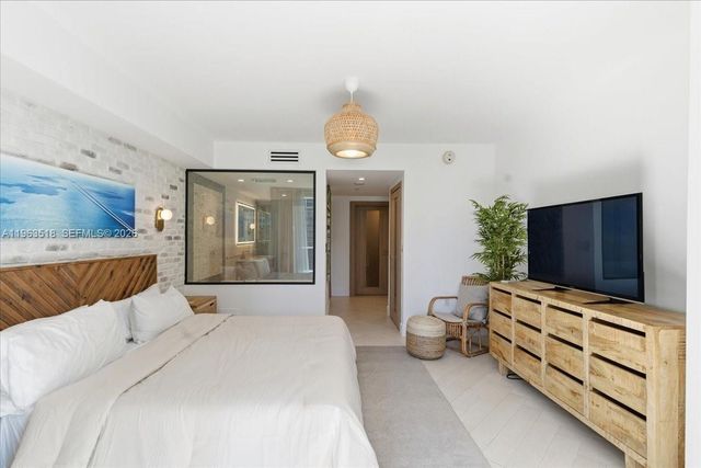 200 BISCAYNE BLVD WY 706, Miami, FL 33131