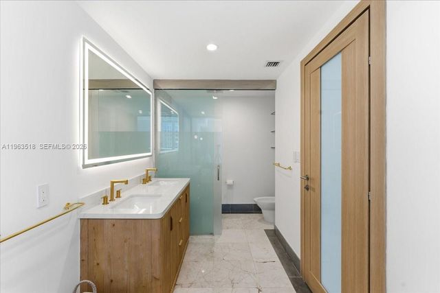 200 BISCAYNE BLVD WY 706, Miami, FL 33131