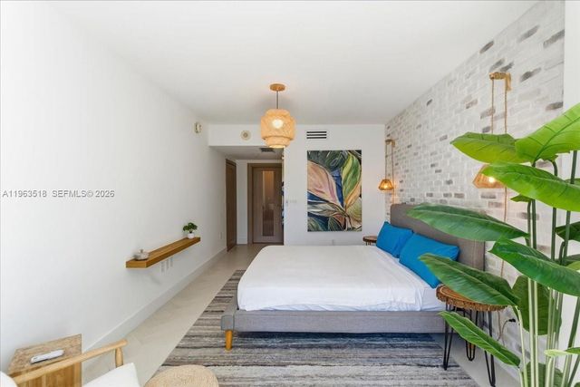 200 BISCAYNE BLVD WY 706, Miami, FL 33131