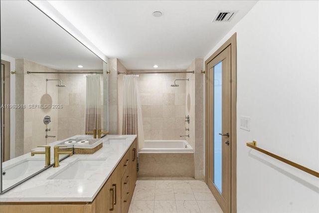 200 BISCAYNE BLVD WY 706, Miami, FL 33131