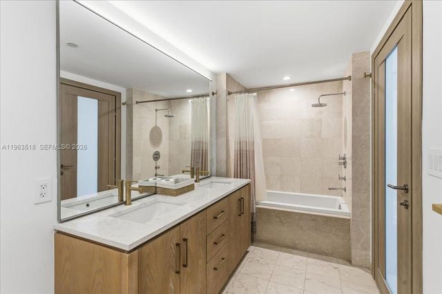 200 BISCAYNE BLVD WY 706, Miami, FL 33131