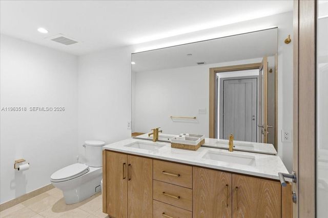 200 BISCAYNE BLVD WY 706, Miami, FL 33131