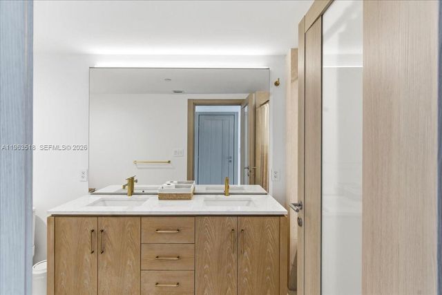 200 BISCAYNE BLVD WY 706, Miami, FL 33131