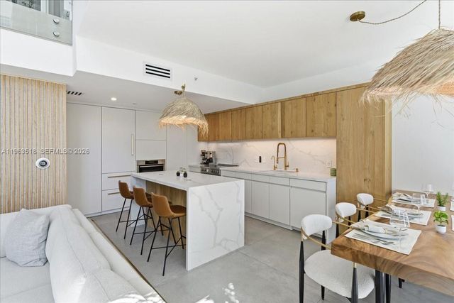 200 BISCAYNE BLVD WY 706, Miami, FL 33131