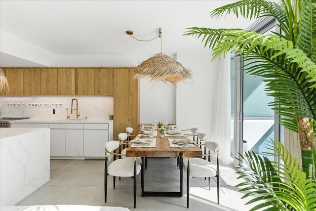 200 BISCAYNE BLVD WY 706, Miami, FL 33131