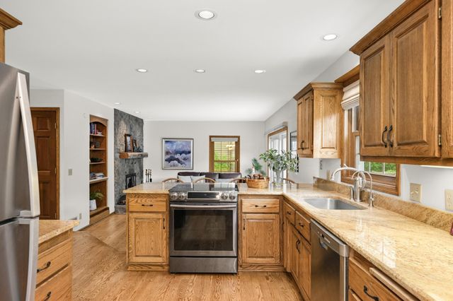 3620 James Avenue, Deephaven, MN 55391
