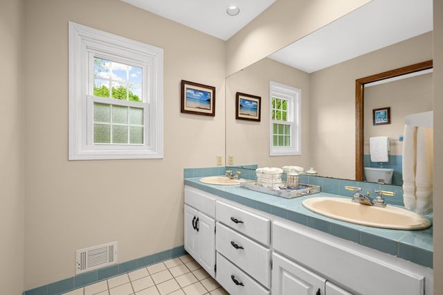 3620 James Avenue, Deephaven, MN 55391