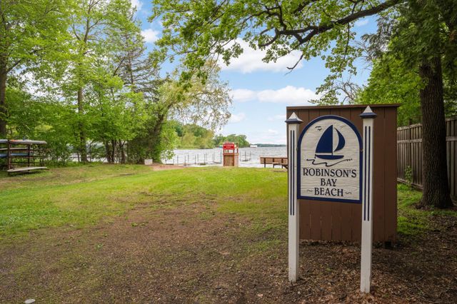 3620 James Avenue, Deephaven, MN 55391