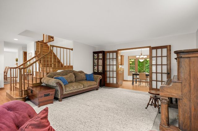 3620 James Avenue, Deephaven, MN 55391