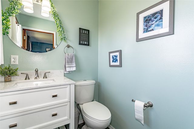 146 Eastview Drive NW, Cedar Rapids, IA 52405