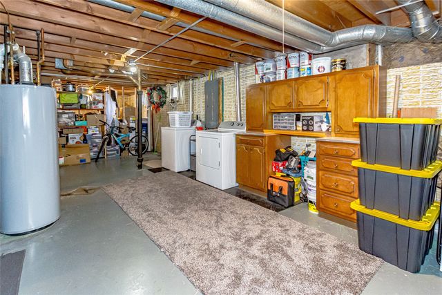 146 Eastview Drive NW, Cedar Rapids, IA 52405