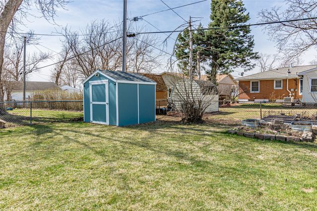 146 Eastview Drive NW, Cedar Rapids, IA 52405