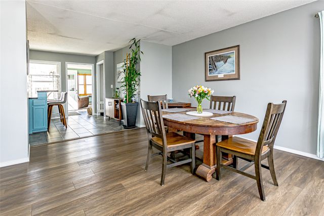 146 Eastview Drive NW, Cedar Rapids, IA 52405