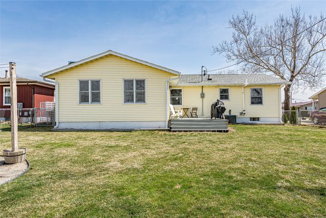 146 Eastview Drive NW, Cedar Rapids, IA 52405