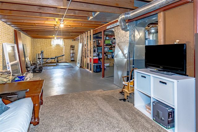 146 Eastview Drive NW, Cedar Rapids, IA 52405