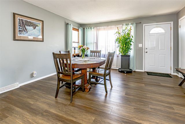 146 Eastview Drive NW, Cedar Rapids, IA 52405