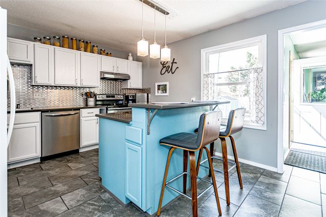 146 Eastview Drive NW, Cedar Rapids, IA 52405