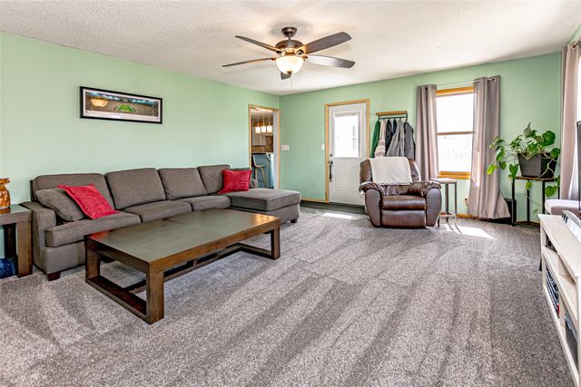 146 Eastview Drive NW, Cedar Rapids, IA 52405