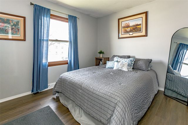 146 Eastview Drive NW, Cedar Rapids, IA 52405