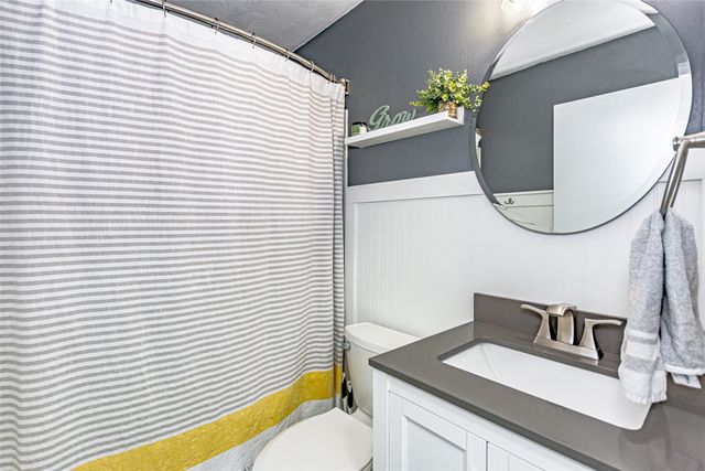 146 Eastview Drive NW, Cedar Rapids, IA 52405