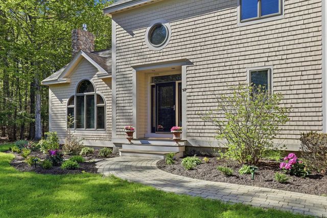 97 Dudley Road, Brentwood, NH 03833