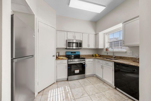 7575 Cambridge Street 1701, Houston, TX 77054