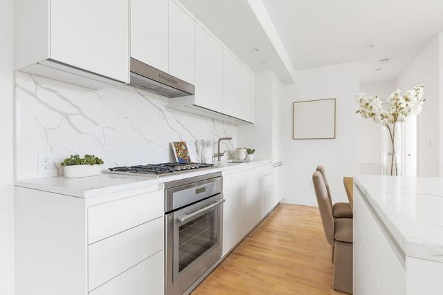 346 Congress St 703, Boston, MA 02210