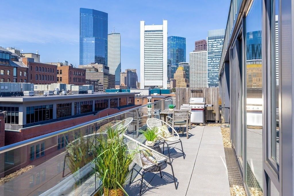 346 Congress St 703, Boston, MA 02210