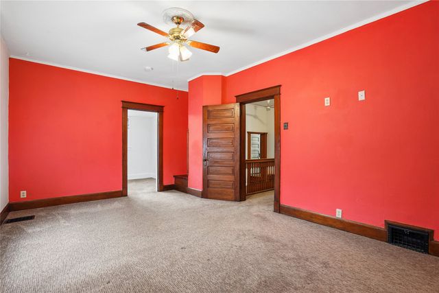 3719 Cottage Grove Avenue, Des Moines, IA 50311