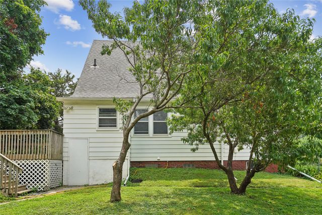 3719 Cottage Grove Avenue, Des Moines, IA 50311