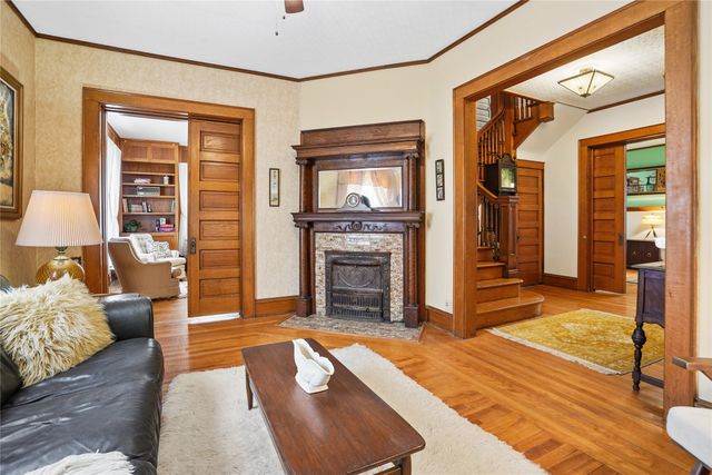 3719 Cottage Grove Avenue, Des Moines, IA 50311