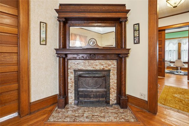 3719 Cottage Grove Avenue, Des Moines, IA 50311