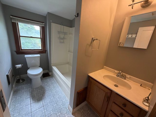 123 Turtle Pond Road, Lee, NH 03861