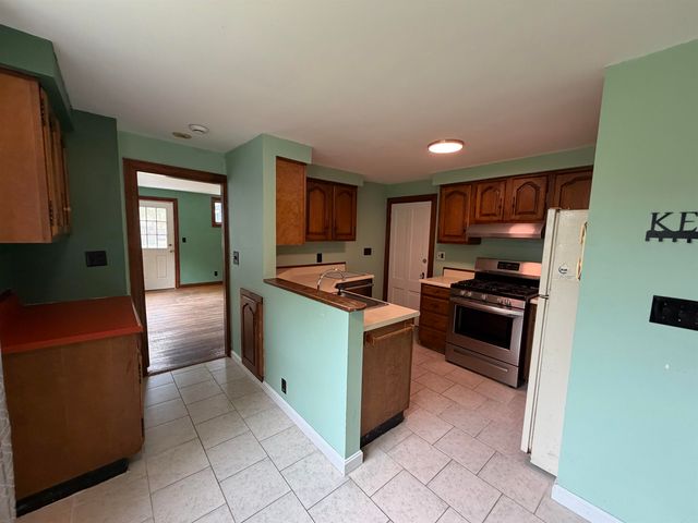 123 Turtle Pond Road, Lee, NH 03861