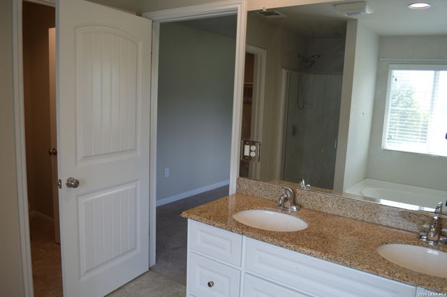 10539 LEGACY CV, San Antonio, TX 78240