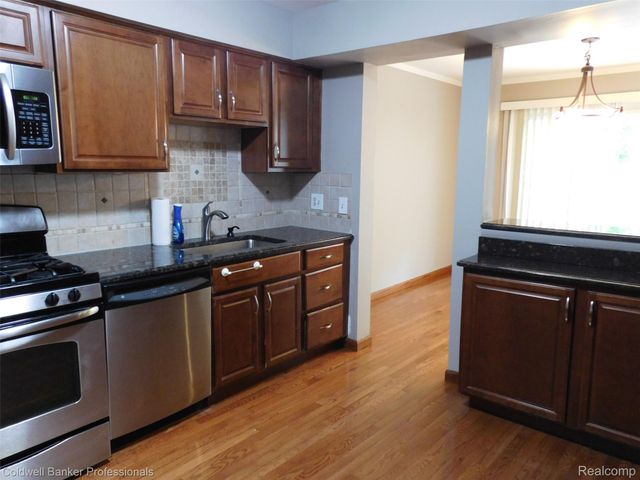 1500 Brentwood Drive, Troy, MI 48098