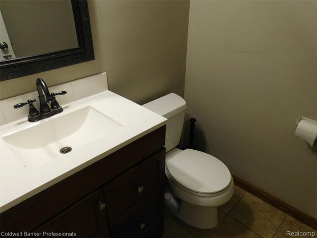 1500 Brentwood Drive, Troy, MI 48098