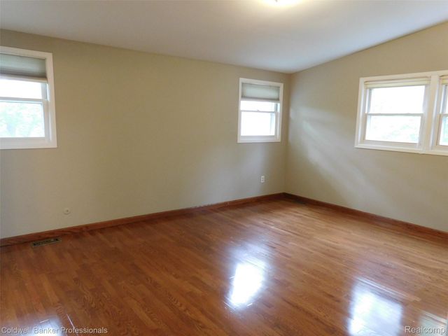 1500 Brentwood Drive, Troy, MI 48098