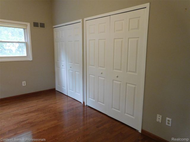 1500 Brentwood Drive, Troy, MI 48098