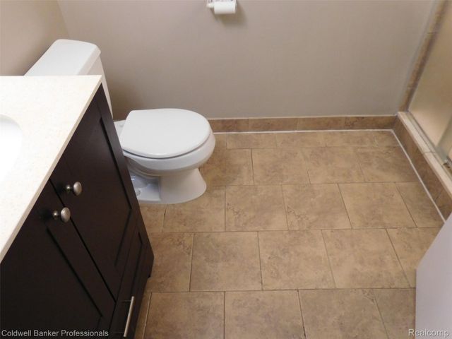 1500 Brentwood Drive, Troy, MI 48098
