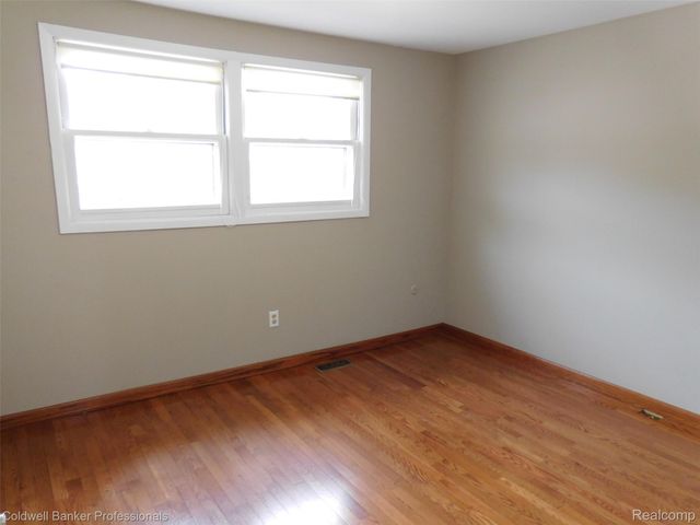 1500 Brentwood Drive, Troy, MI 48098