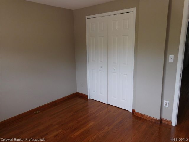 1500 Brentwood Drive, Troy, MI 48098