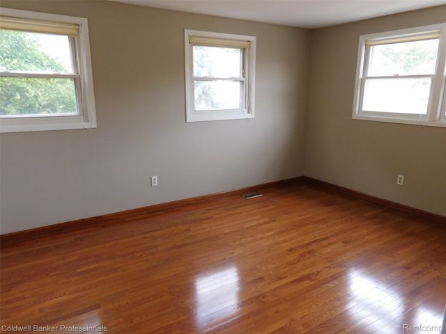 1500 Brentwood Drive, Troy, MI 48098