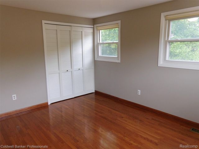 1500 Brentwood Drive, Troy, MI 48098