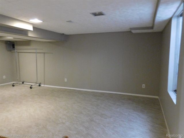 1500 Brentwood Drive, Troy, MI 48098