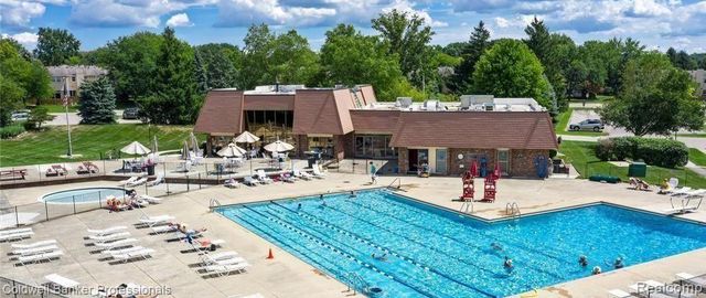 1500 Brentwood Drive, Troy, MI 48098