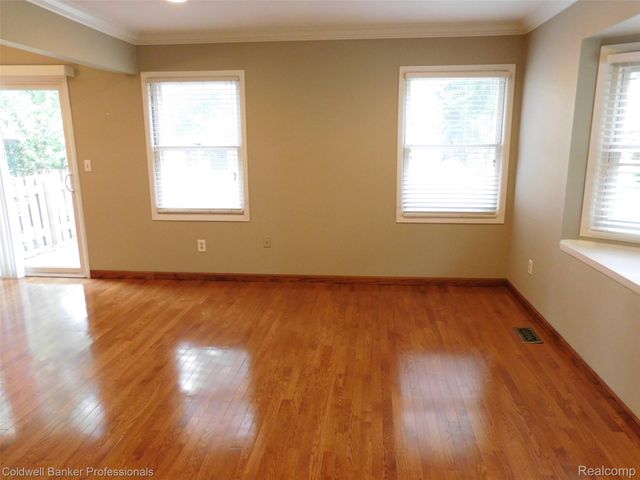 1500 Brentwood Drive, Troy, MI 48098
