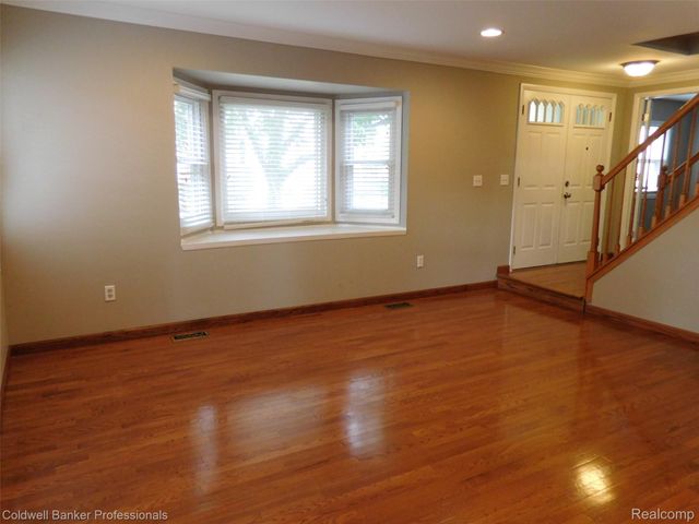 1500 Brentwood Drive, Troy, MI 48098
