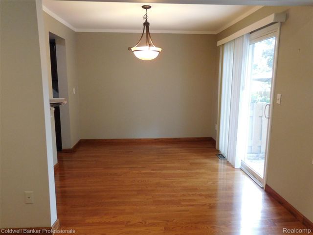 1500 Brentwood Drive, Troy, MI 48098