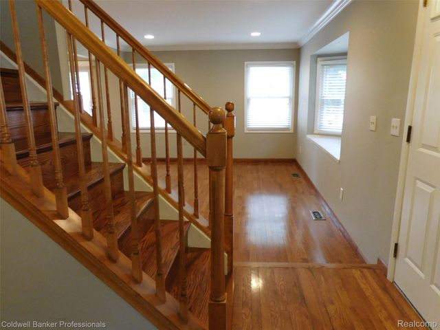 1500 Brentwood Drive, Troy, MI 48098